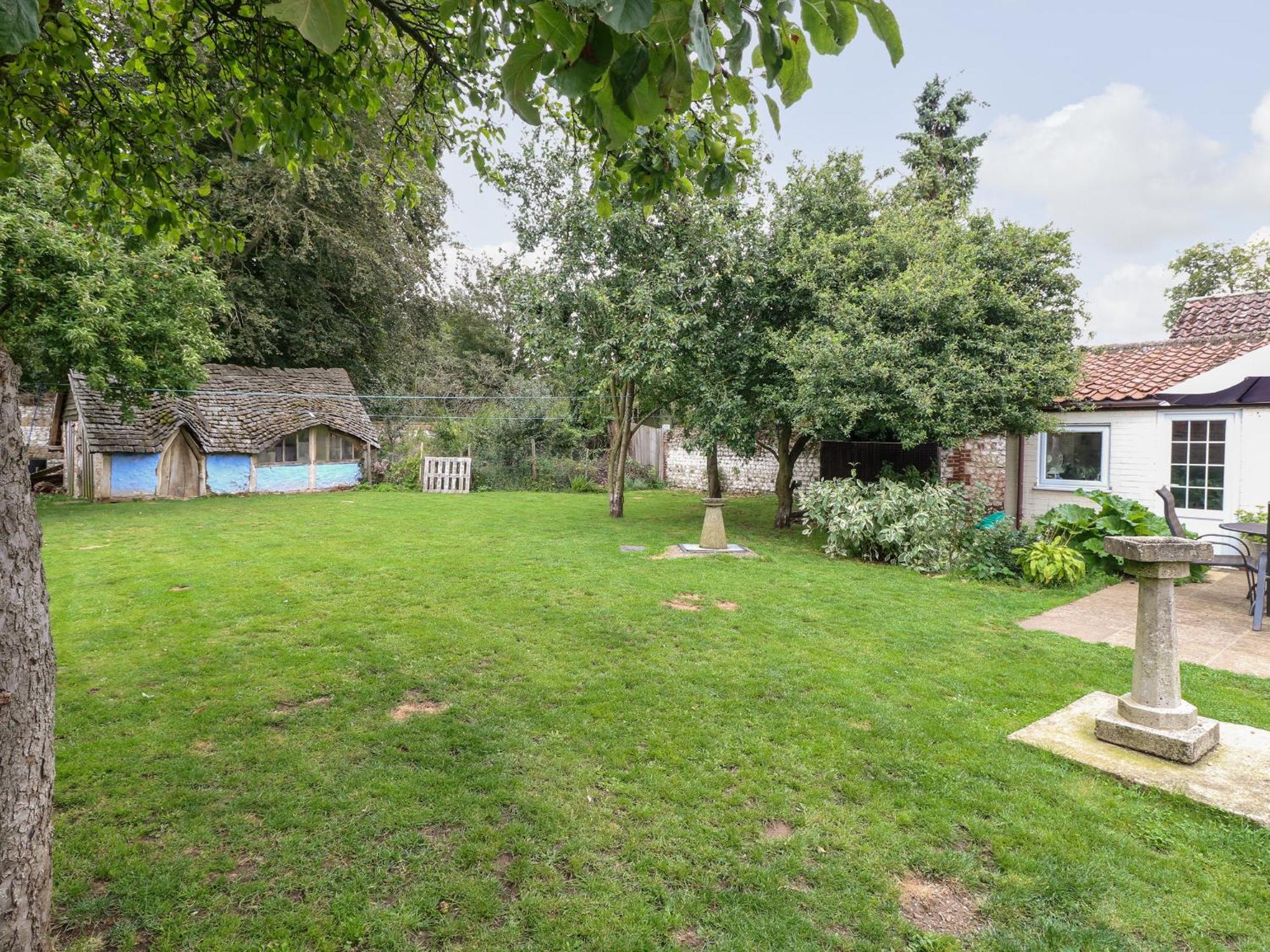 Garden House Villa Thetford Bagian luar foto
